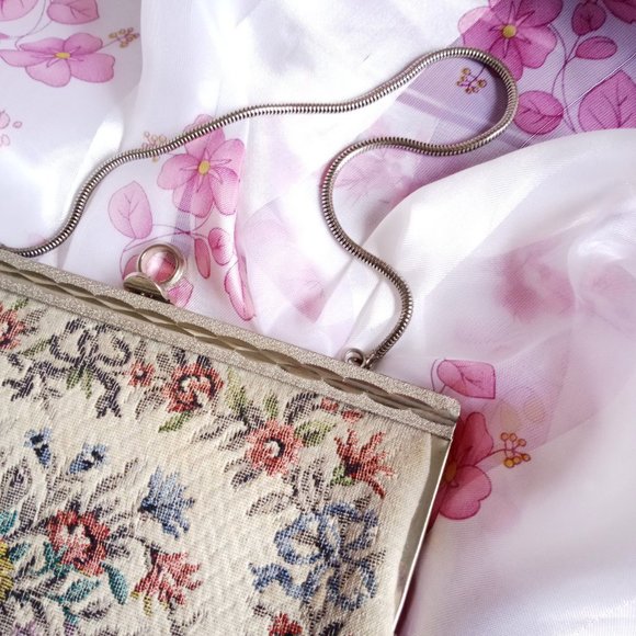 *SOLD* Walborg // VTG Gray Floral Tapestry Purse - Picture 2 of 4